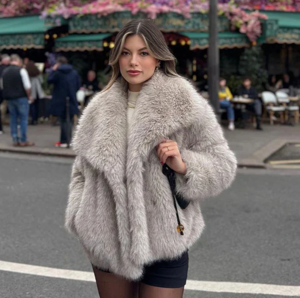 Kort chique jack van faux fur.