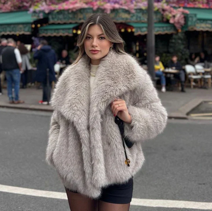 Kort chique jack van faux fur.